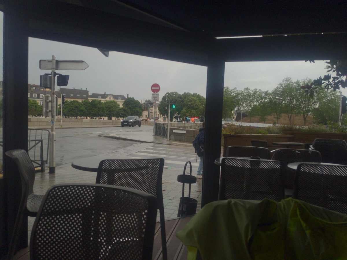 Es regnet… also Kaffee!, Frankreich