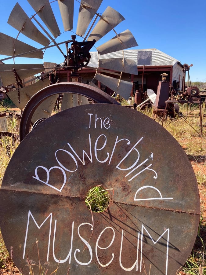 Wooleen Walking, Australia