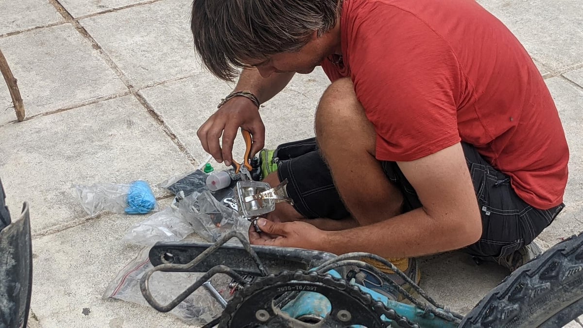 Fixing Lucy's Pedal..., Greece
